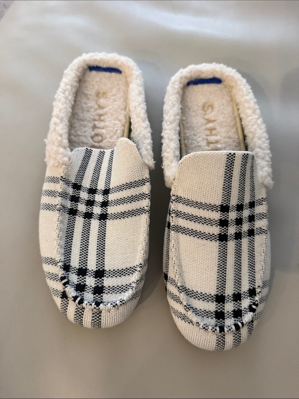 Rothy's Cream and Black Plaid Shearling-Lined Moccasins size 7 W